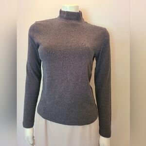 Women's gray stretchy mock neck top